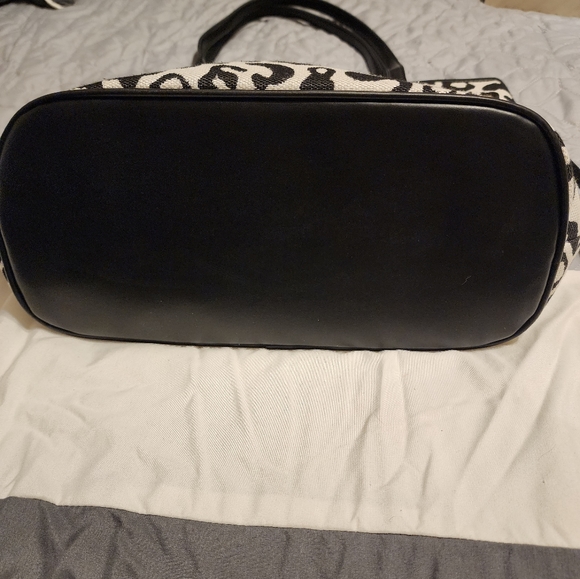 Black and White Purse - Picture 2 of 3